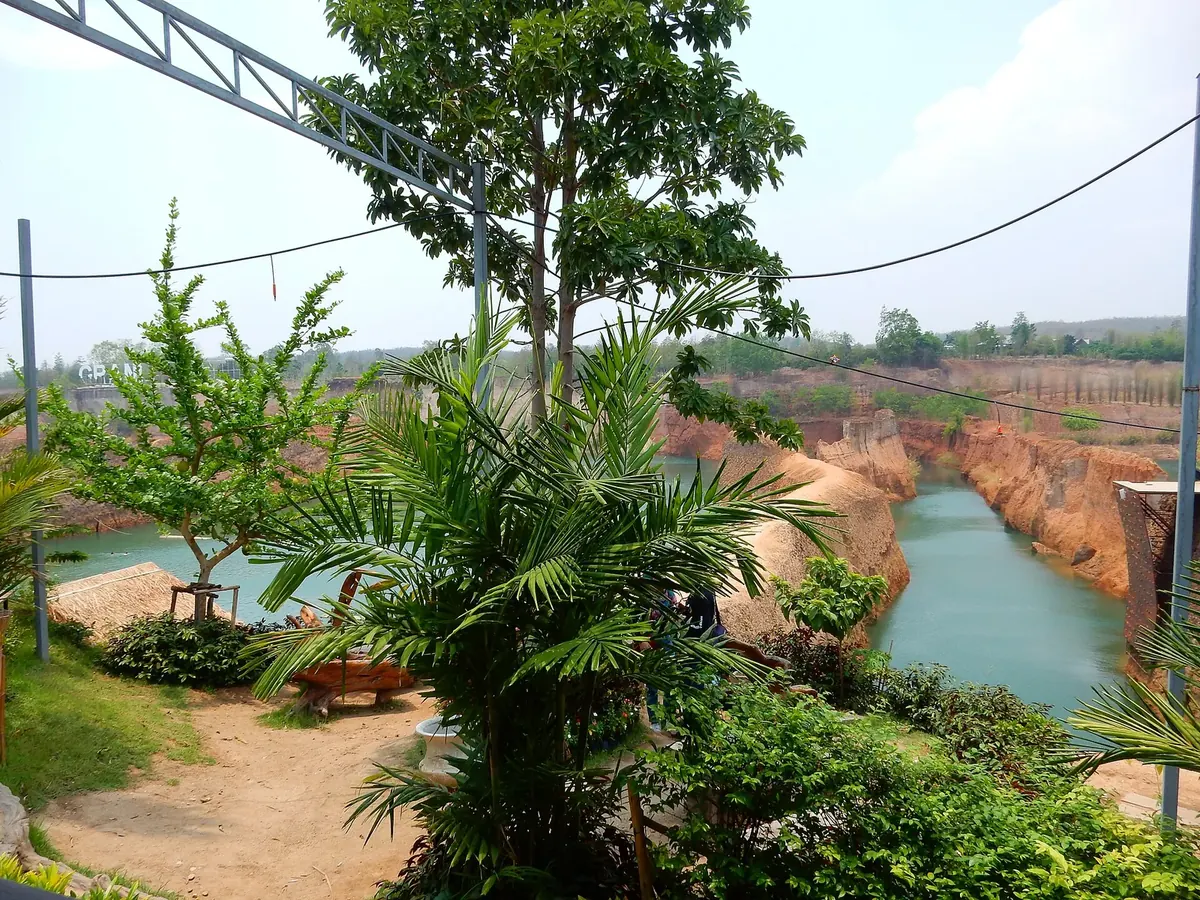 The Hang Dong canyon south of Chiang Mai — the international-school belt where teachers and school families anchor condo demand