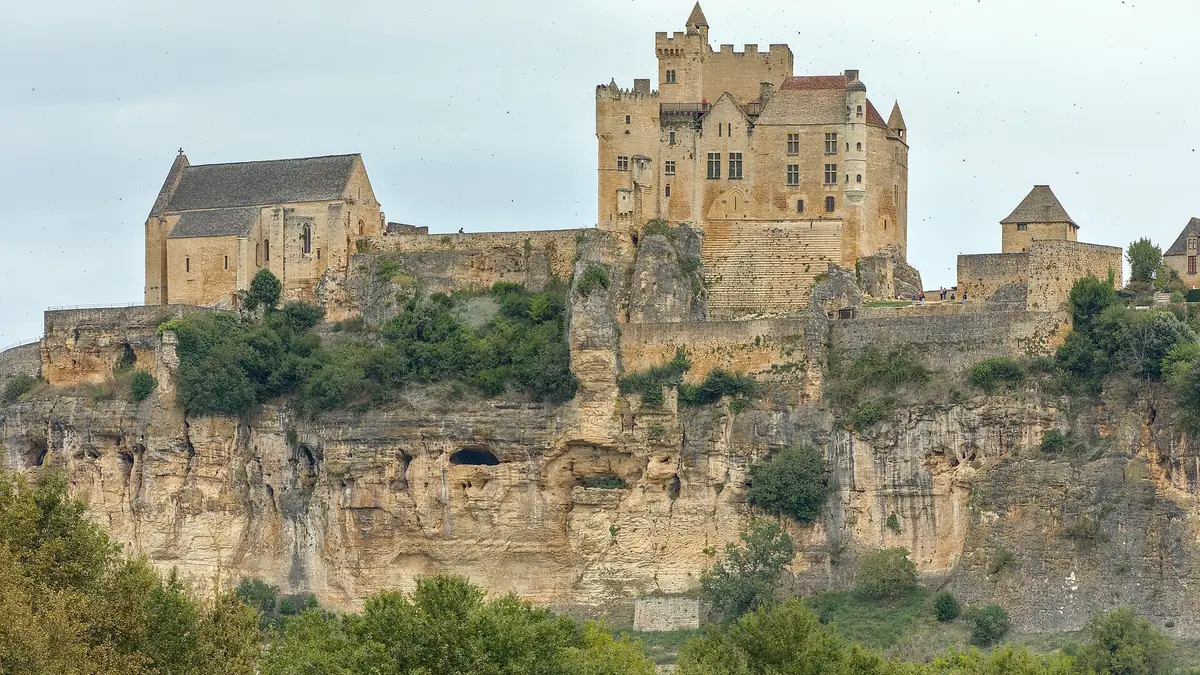 Beynac in the Dordogne: what happens to property abroad when the owner dies, nine countries compared