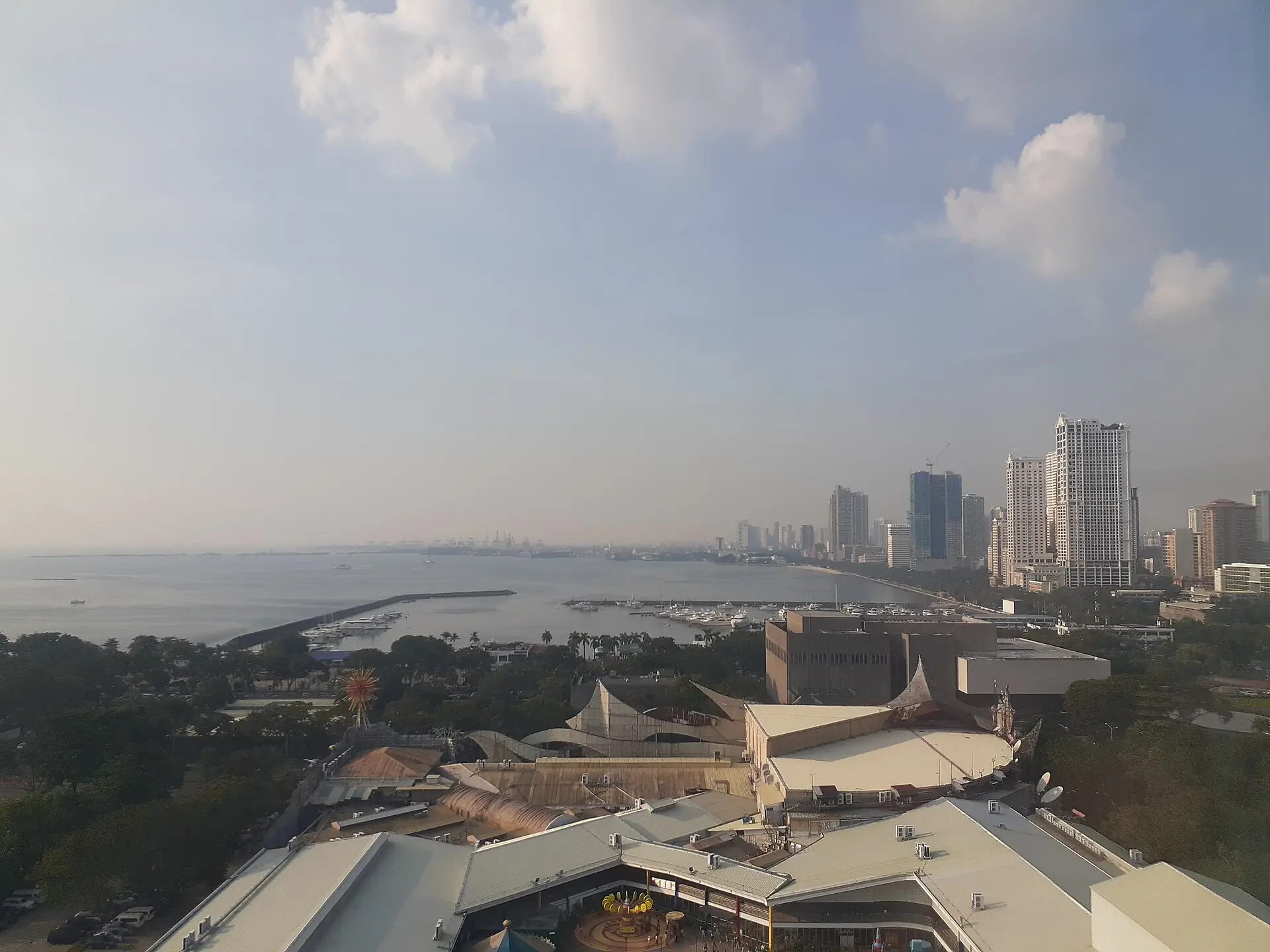 Manila Bay — the condo investment case for the capital's bay-side districts