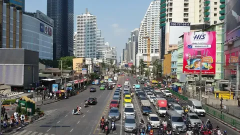 The Asoke intersection at Terminal 21 on Sukhumvit — the prime-CBD resale liquidity anchor of the Bangkok condo market
