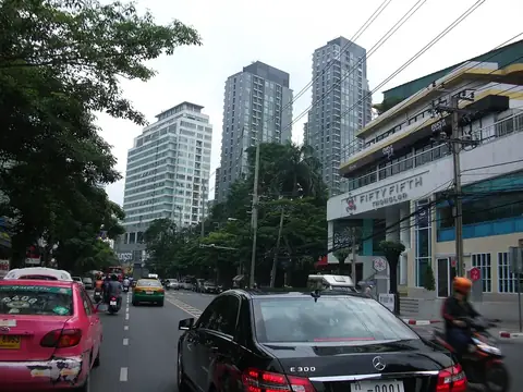 Condo towers over the traffic on Soi Thonglor (Sukhumvit 55) — the strongest defensible appreciation case in the Bangkok condo ranking